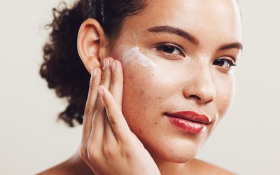 Kako se riješiti akni: najčešći uzroci i učinkovita rješenja